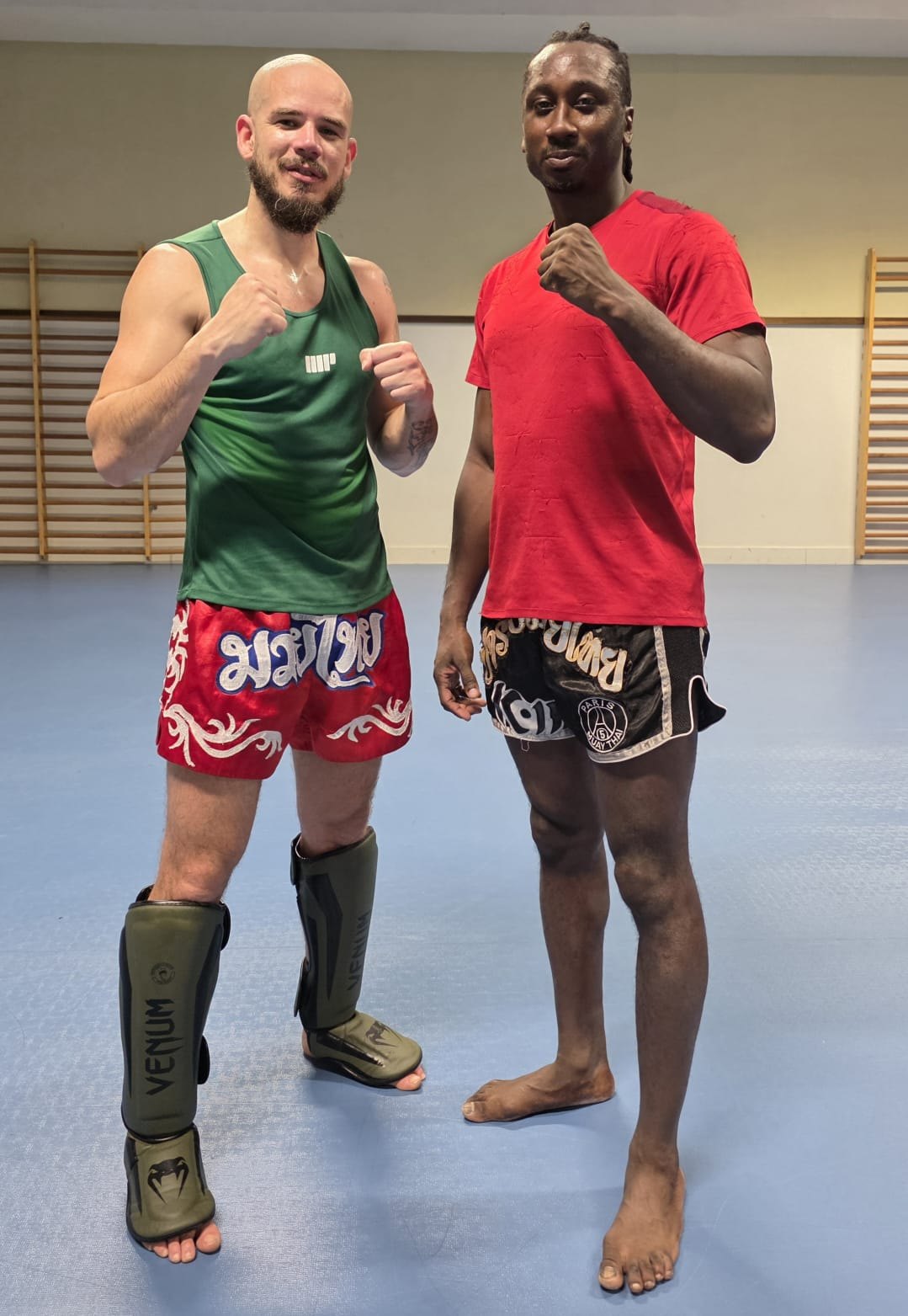 Les coachs de Boulogne Kick Boxing dans la salle d'entraînement